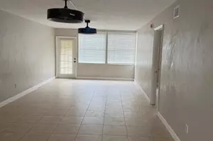 104 N Palm Beach Trace Dr, Royal Palm Beach, FL 33411 - Photo 5