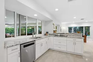 2001 Embassy Dr, West Palm Beach, FL 33401 - Photo 13