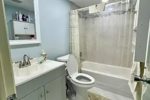 400 SE 10th St, Deerfield Beach, FL 33441 - Photo 9