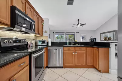 5875 Sun Pointe Circle, Boynton Beach, FL 33437 - Photo 7