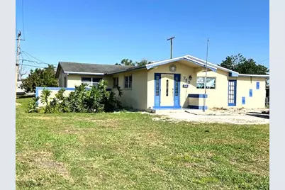 725 SE 1st Street, Belle Glade, FL 33430 - Photo 1
