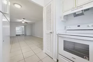 410 W Palm St, Lantana, FL 33462 - Photo 9