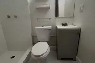 31 NE 56th St, Oakland Park, FL 33334 - Photo 5