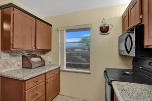 1020 Country Club Dr, Margate, FL 33063 - Photo 9