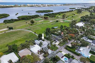 1102 N Golfview Rd, Lake Worth Beach, FL 33460 - Photo 3