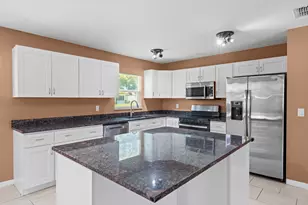 432 SE Whitmore Dr, Port Saint Lucie, FL 34984 - Photo 3