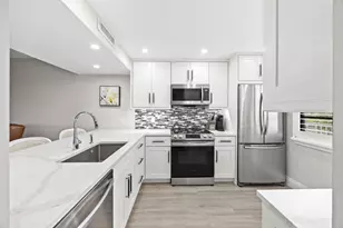 6061 Balboa Cir, Boca Raton, FL 33433 - Photo 7