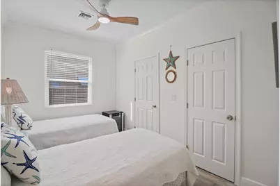 301 Hawthorne Drive, Lake Park, FL 33403 - Photo 27