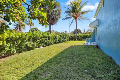 301 Hawthorne Drive, Lake Park, FL 33403 - Photo 15