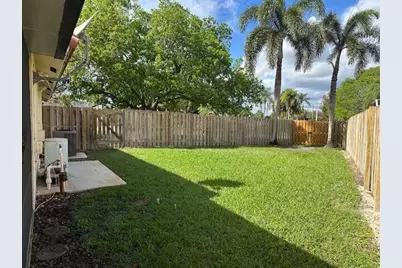6100 W Falcons Lea Drive, Davie, FL 33331 - Photo 9