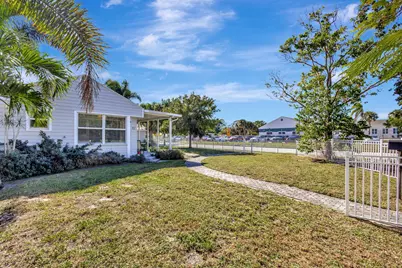 736 Rockland Drive, West Palm Beach, FL 33405 - Photo 5