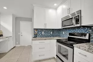 2702 Arborwood Rd, Davie, FL 33328 - Photo 9