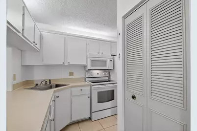 627 Sea Pine Way #B2, Greenacres, FL 33415 - Photo 11