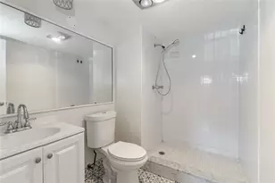 9523 S Hollybrook Lake Dr, Pembroke Pines, FL 33025 - Photo 13