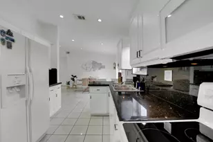 17255 NW 72nd Ct, Hialeah, FL 33015 - Photo 15