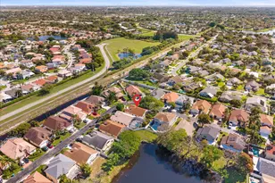 1352 E Fairfax Cir Circle E, Boynton Beach, FL 33436 - Photo 33