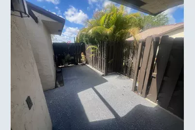 3502 Waterview Circle, Palm Springs, FL 33461 - Photo 9