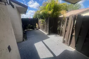 3502 Waterview Cir, Palm Springs, FL 33461 - Photo 9