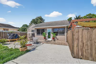 425 Broward Avenue, Greenacres, FL 33463 - Photo 3