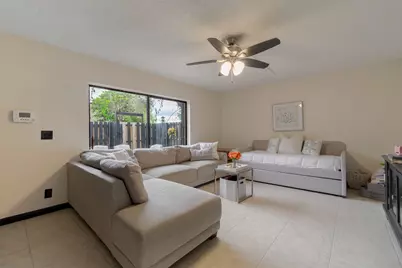 393 Lake Arbor Drive, Palm Springs, FL 33461 - Photo 7