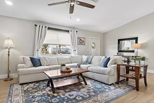 8913 SE Sandridge Ave, Hobe Sound, FL 33455 - Photo 11