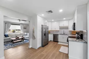 8913 SE Sandridge Ave, Hobe Sound, FL 33455 - Photo 13