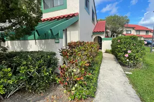 24 Lexington Ln W, Palm Beach Gardens, FL 33418 - Photo 1