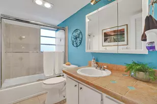 218 NE 12th Ave, Hallandale Beach, FL 33009 - Photo 15