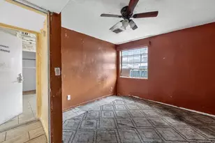 2765 NW 60th St, Miami, FL 33142 - Photo 11