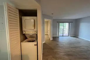 400 Palm Cir W, Pembroke Pines, FL 33025 - Photo 11