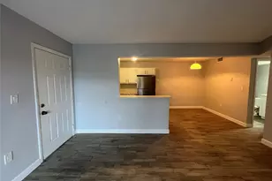 400 Palm Cir W, Pembroke Pines, FL 33025 - Photo 3