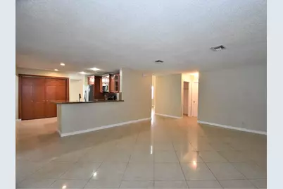 10101 SW 9th Lane, Pembroke Pines, FL 33025 - Photo 17