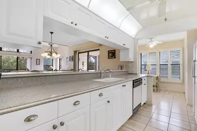 2206 S Fairway Dr S, Jupiter, FL 33477 - Photo 9