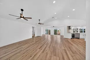 2366 SE Country Club Ln, Stuart, FL 34996 - Photo 27