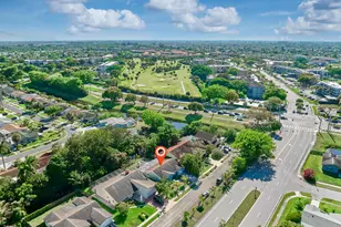 9020 SW 8th St, Boca Raton, FL 33433 - Photo 11