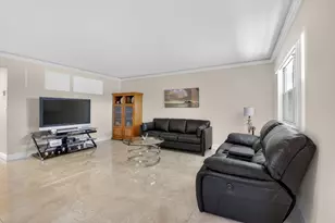 205 Flanders E, Delray Beach, FL 33484 - Photo 3