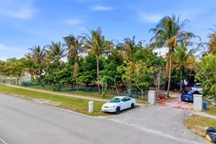 11481 Tangerine Blvd, The Acreage, FL 33412 - Photo 3