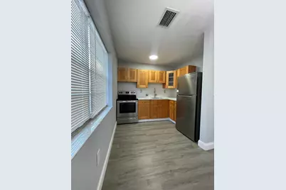 110 SE 7th Street #4, Hallandale Beach, FL 33009 - Photo 5