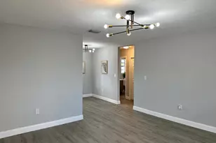 110 SE 7th St, Hallandale Beach, FL 33009 - Photo 9