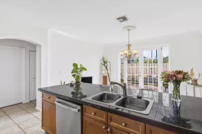 4172 Lake Tahoe Circle, West Palm Beach, FL 33409 - Photo 9