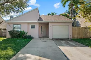 31 Peachtree Pl, Boynton Beach, FL 33436 - Photo 1