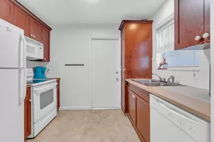 2441 SW 82nd Ave, Davie, FL 33324 - Photo 11