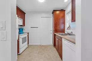 2441 SW 82nd Ave, Davie, FL 33324 - Photo 5