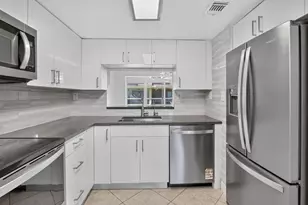 807 NW 91st Terrace NW, Plantation, FL 33324 - Photo 7