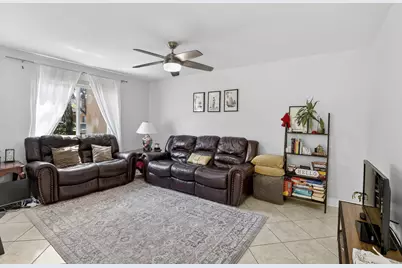 807 NW 91st Terrace NW #807, Plantation, FL 33324 - Photo 5