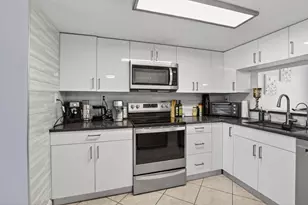 807 NW 91st Terrace NW, Plantation, FL 33324 - Photo 15