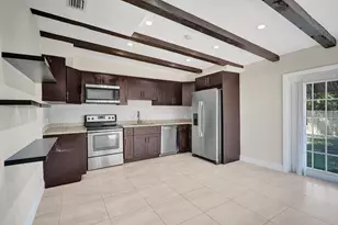 131 NE 51st St, Oakland Park, FL 33334 - Photo 7