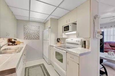 2051 Cambridge C, Deerfield Beach, FL 33442 - Photo 7