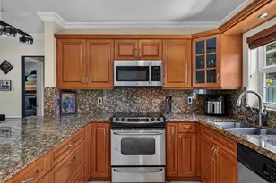 270 NE 42nd St, Oakland Park, FL 33334 - Photo 9