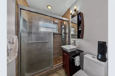 270 NE 42nd Street, Oakland Park, FL 33334 - Photo 15